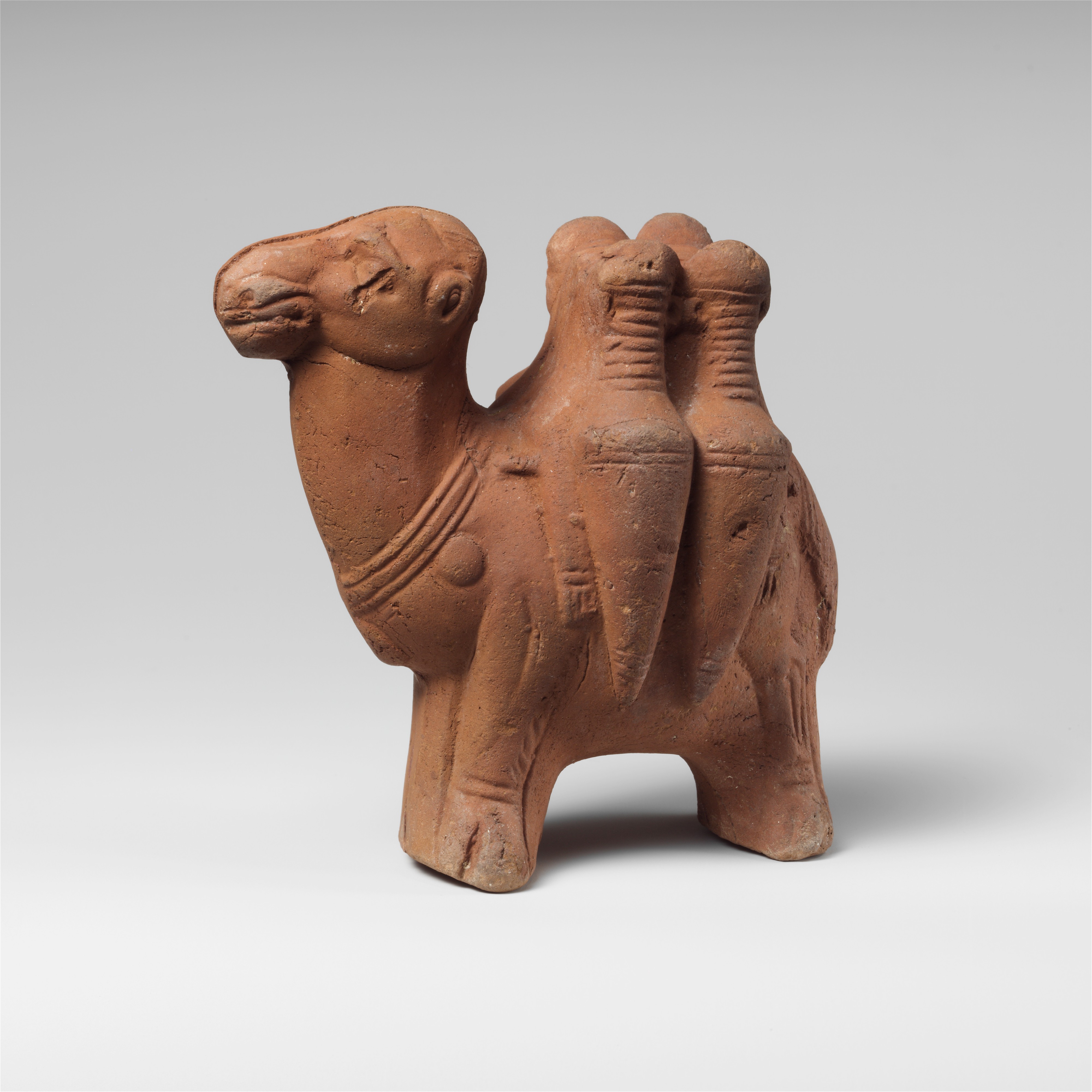 4. kep romai kori egyiptomi terrakotta teveszobrocska szallitoamphorakkal metmuseum ltsz89pont2pont2093